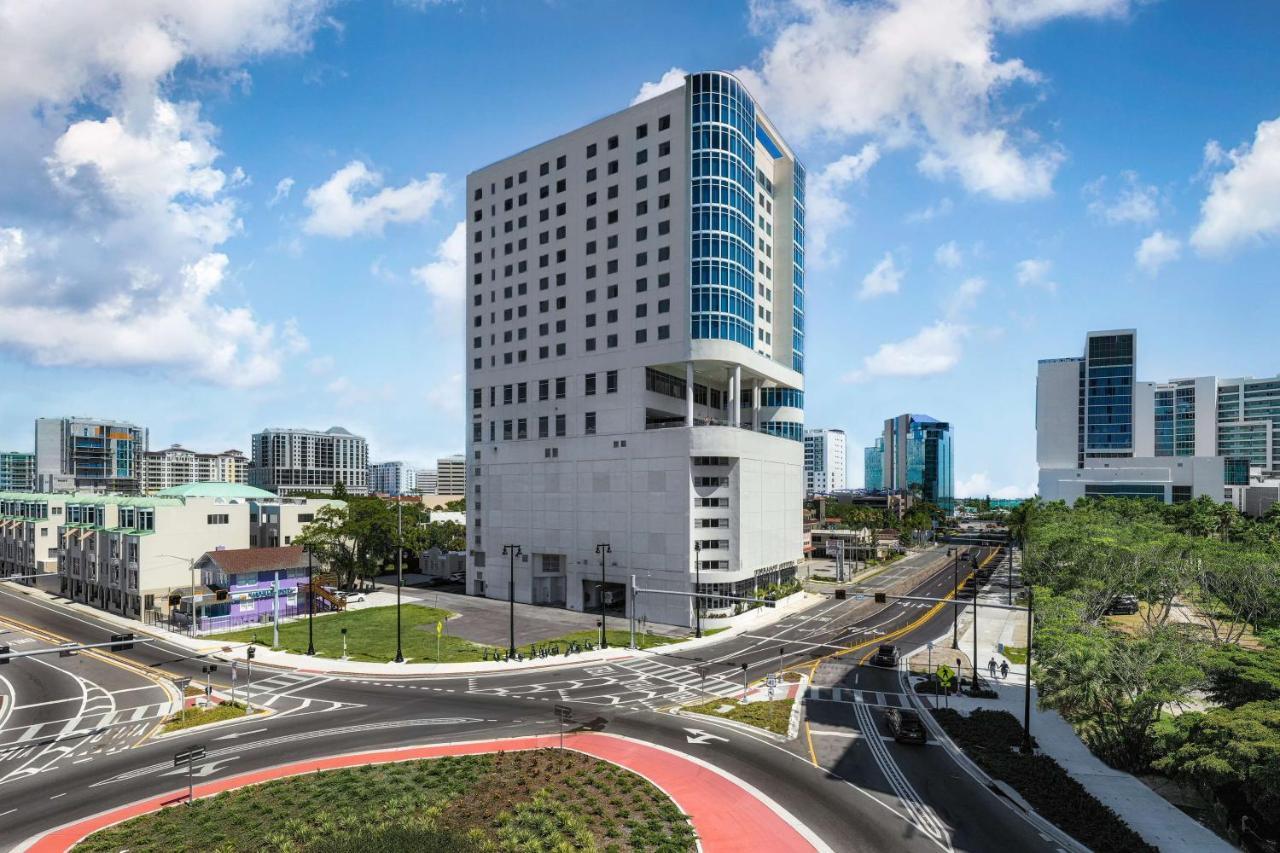 Embassy Suites By Hilton Sarasota Exterior photo